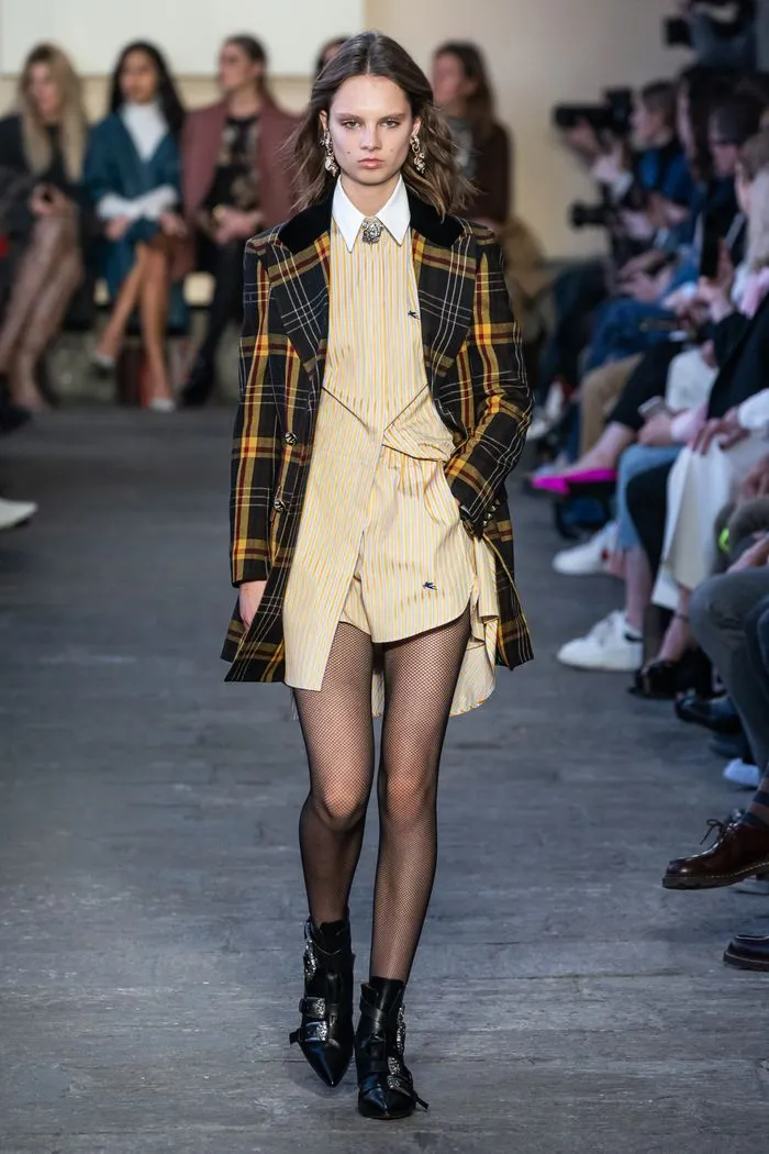 Что носить в длинной рубашке. Из коллекции Etro