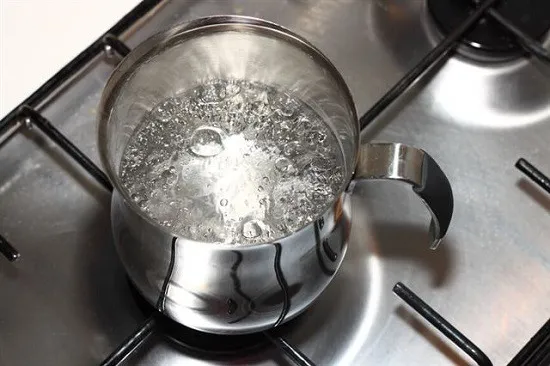 Кастрюля с водой