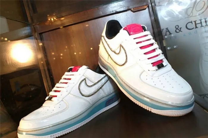 Оригинальные Nike MAG 1989 года из фильма «Назад в будущее 2» - $92,100